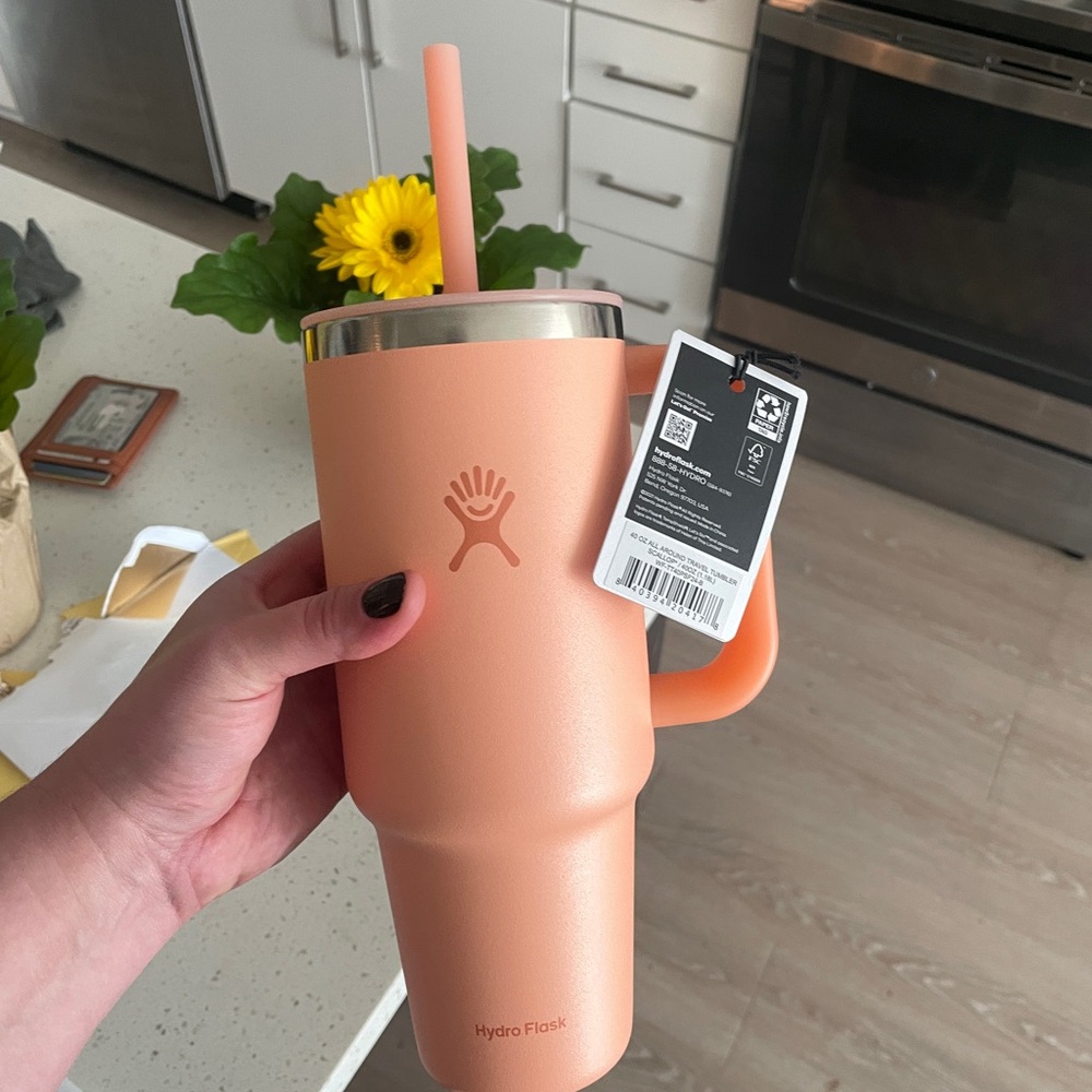 40 oz Hydro Flask Peach Tumbler with Handle